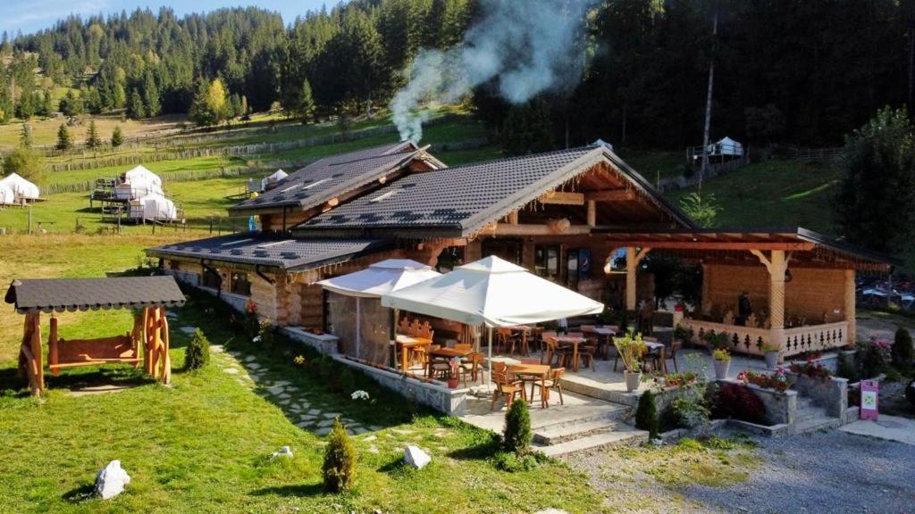 Pensiunea Mireasma Bucovinei Crucea Buitenkant foto