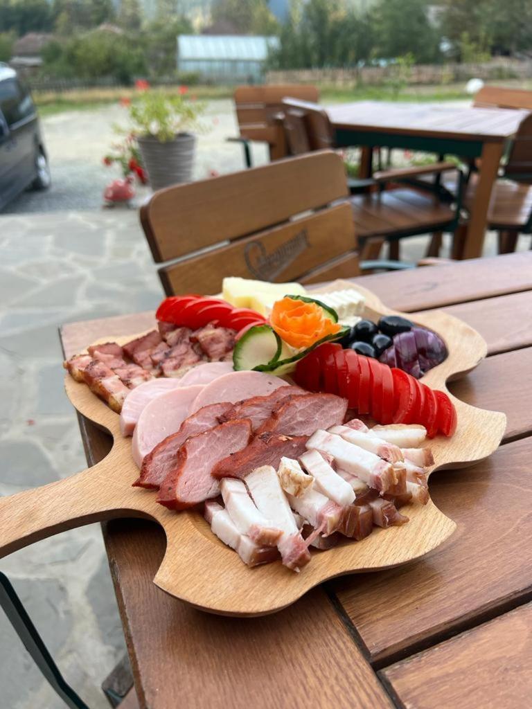 Pensiunea Mireasma Bucovinei Crucea Buitenkant foto